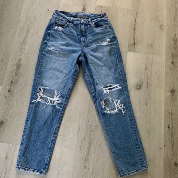 American Eagle Strigid Mom Jeans, Distressed, High Waisted, medium Wash Size‎ 4 - Picture 5 of 12